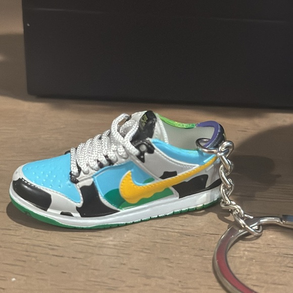 New 3 piece Ben & Jerry’s Chunky Dunky Nike sneaker keychain w/ canister and bag - Picture 3 of 7